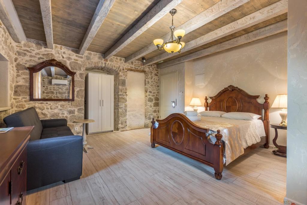 Doživite čaroban boravak u Splitu kroz autentičnu tradicionalnu arhitekturu i savremeni komfor na vrhunskom nivou – Heritage Palace Varoš 4*!