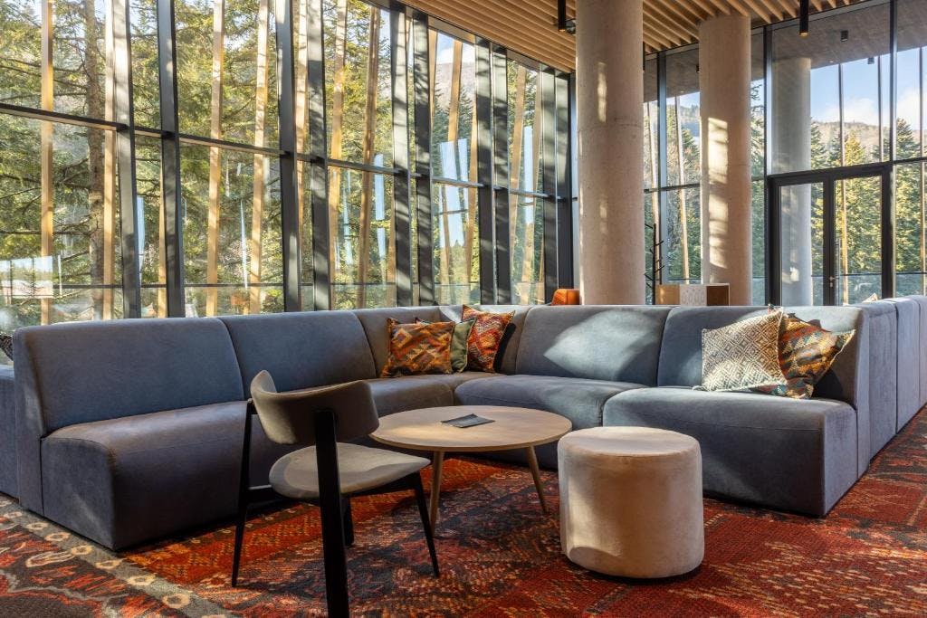 Opustite se i obnovite energiju uz nezaboravno Wellness & Spa iskustvo u modernom Hotelu Nomad 4* na Bjelašnici – idealna kombinacija luksuza, prirode i mira!