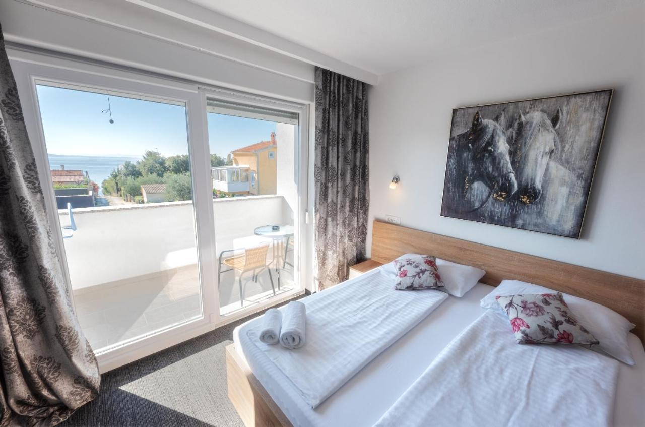 Prepustite se mediteranskom šarmu i uživajte u opuštajućem odmoru uz sunce i more tokom boravka za dvije osobe u Aparthotelu Plat 4*, Kožino!