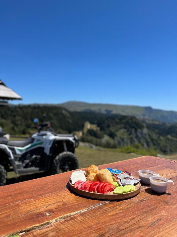 Pansion A&M Vlašić I Uživajte u spoju planinskog zraka, luksuznog boravka, organizovane quad ture i opuštajuće Wellness atmosfere!