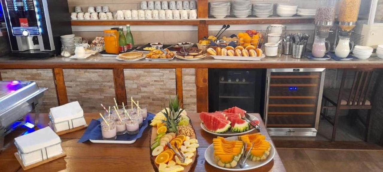 Doživite pravi mediteranski odmor – uživajte u miru, suncu i moru tokom boravka za dvije osobe u Aparthotelu Plat 4*, Kožino!