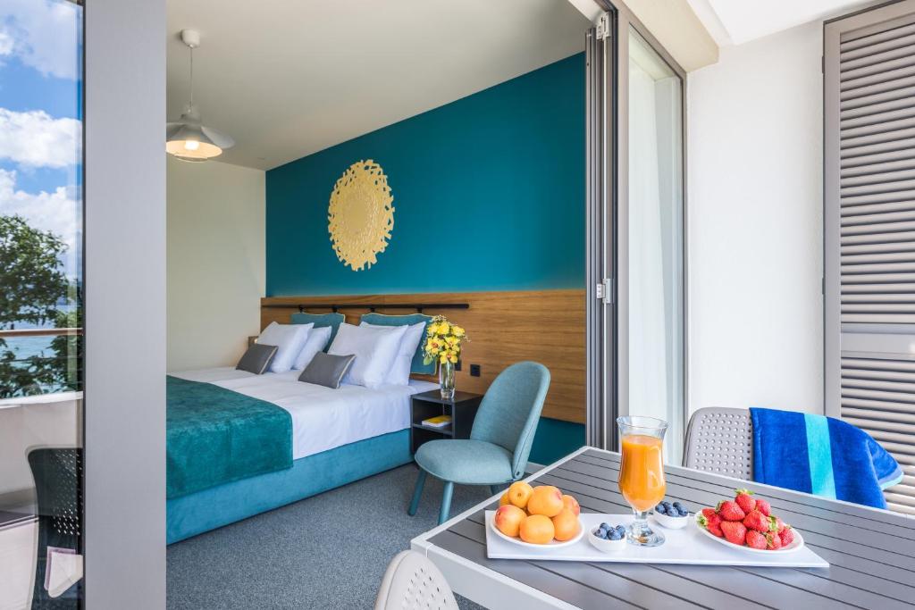 Otkrijte čari Omiša uz boravak u Hotelu Nestos 4*, uživajte u toplom dalmatinskom suncu, moru, udobnom smještaju i nezaboravnim trenucima potpunog odmora!
