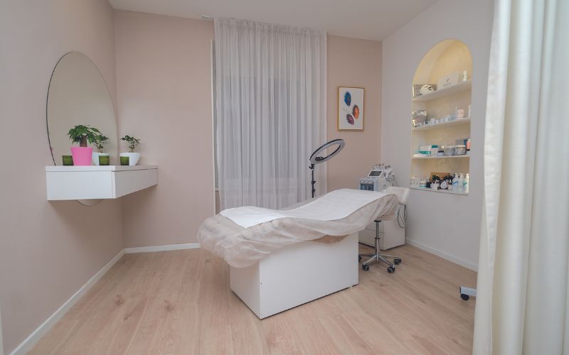 Iskusite kako svaki dodir medicinske masaže donosi olakšanje i vitalnost u Dora Beauty Baru!