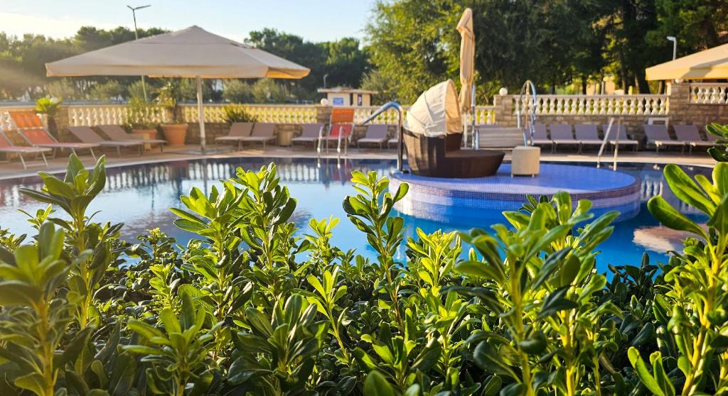 Vodice | Uživajte u trenucima potpune relaksacije, okruženi morskom svježinom i prijatnim ambijentom Hotela Miramare 4*!