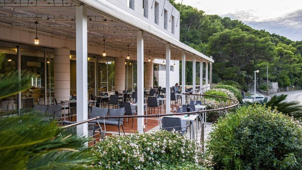 Hotel Uvala 4*, Dubrovnik – otkrijte čari luksuznog odmora uz predivne jadranske pejzaže, vrhunsku udobnost i autentični mediteranski ugođaj!