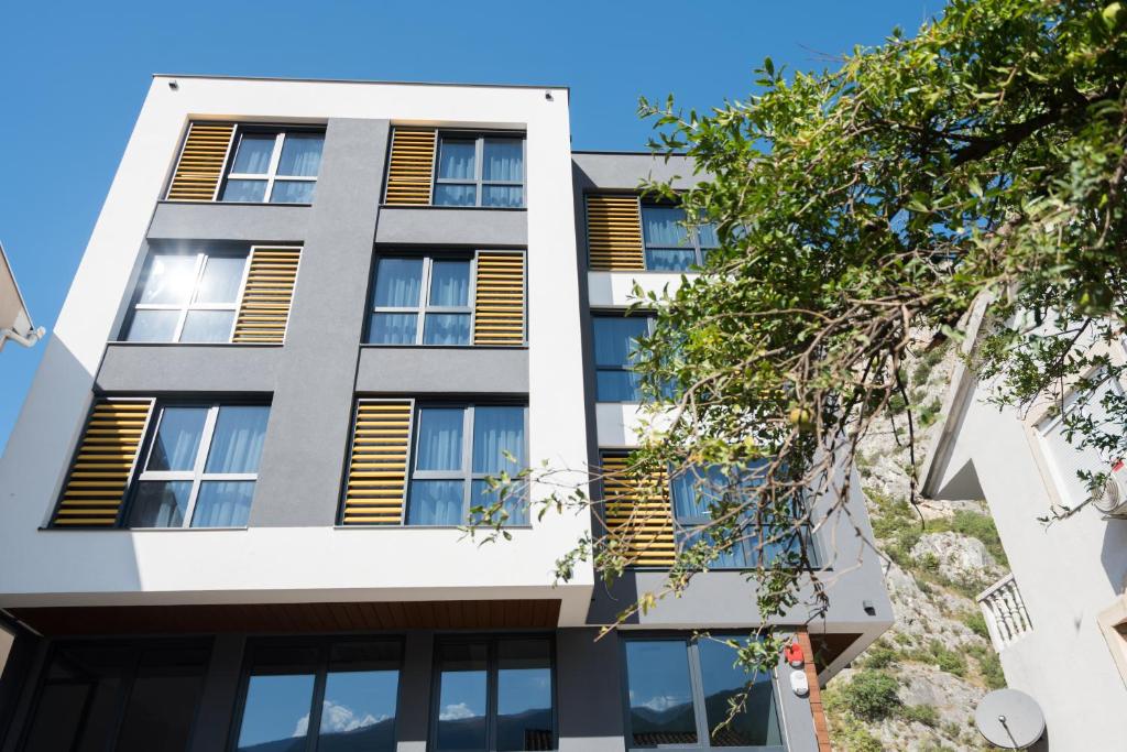 Doživite čari Mostara uz luksuzan boravak u Hotelu Spa Olive 4*, gdje se vrhunski komfor susreće s potpunom relaksacijom!