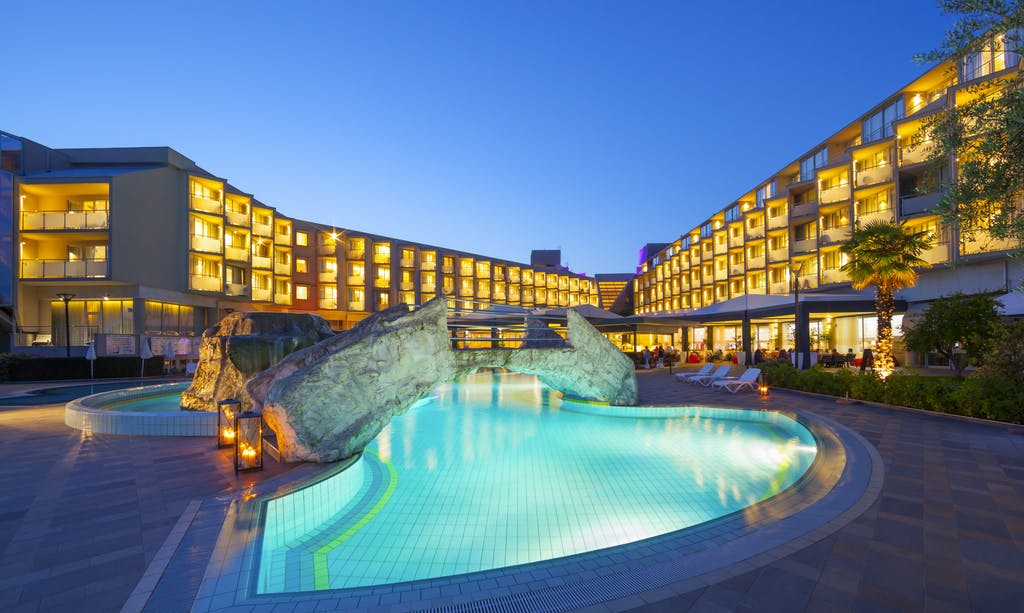 Pronađite svoju oazu mira u Aminess Maestral 4*, Novigrad – gdje se opuštanje uz more susreće s vrhunskim komforom!