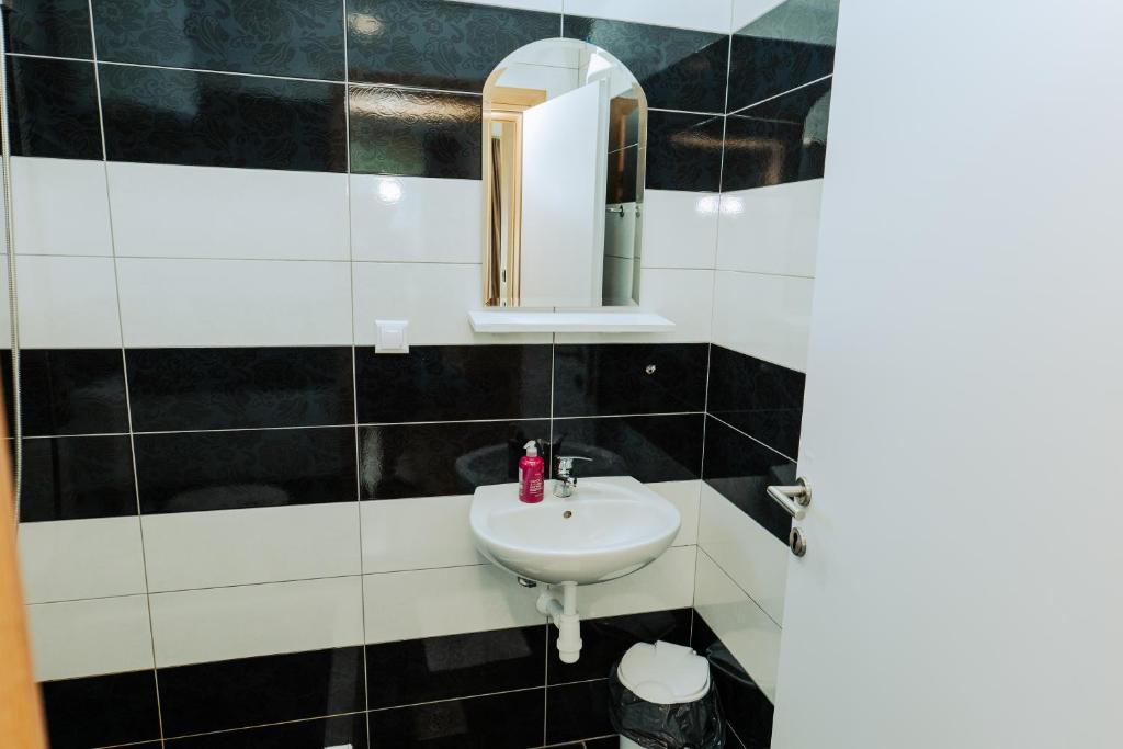 Vila Sunce Konjic – Village Resort I  Doživite savršen odmor, upoznajte sa sa čarima Boračkog jezera i uživajte u netaknutoj prirodi!