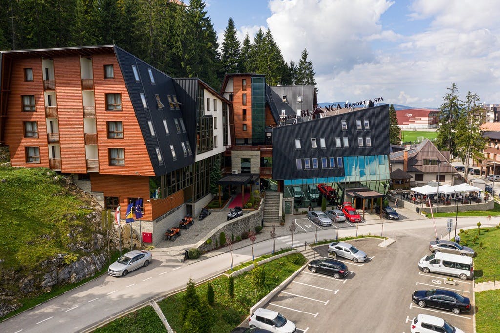 Otkrijte čari Vlašića uz boravak u Hotelu Blanca Resort & Spa 5*, mjestu gdje se luksuz, priroda i potpuna relaksacija savršeno spajaju!
