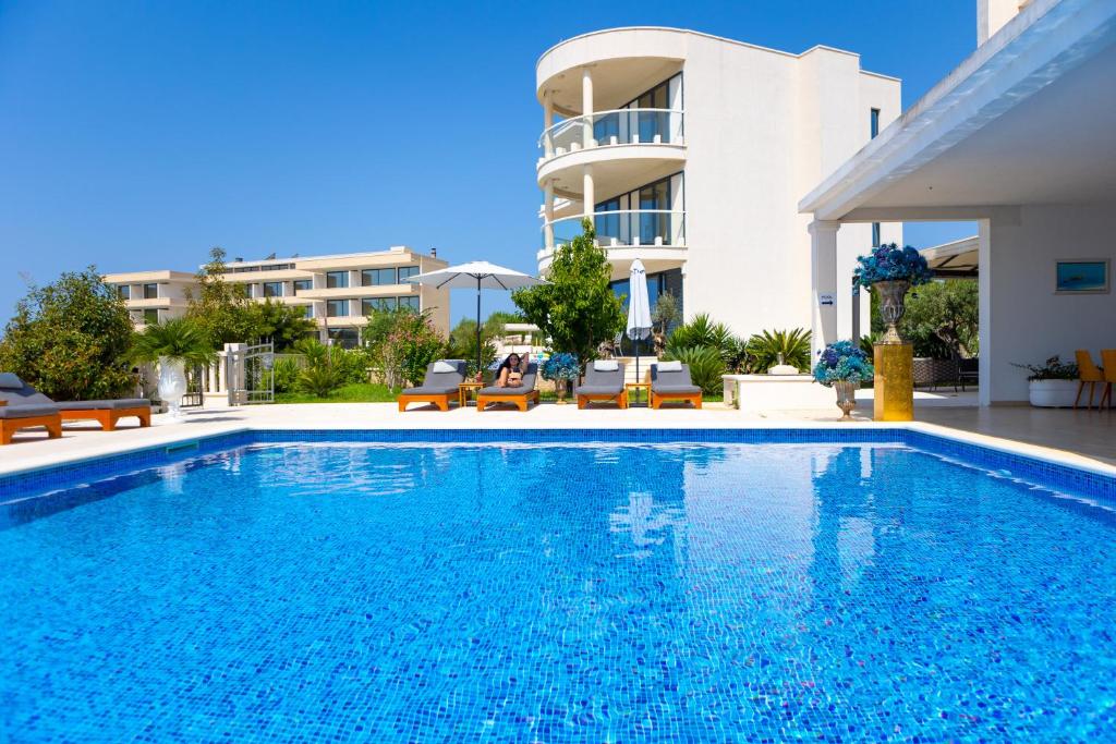 Uživajte u savršenom spoju mora, vrhunske usluge i autentičnog dalmatinskog šarma – Perla Resort 4*, Rogoznica!