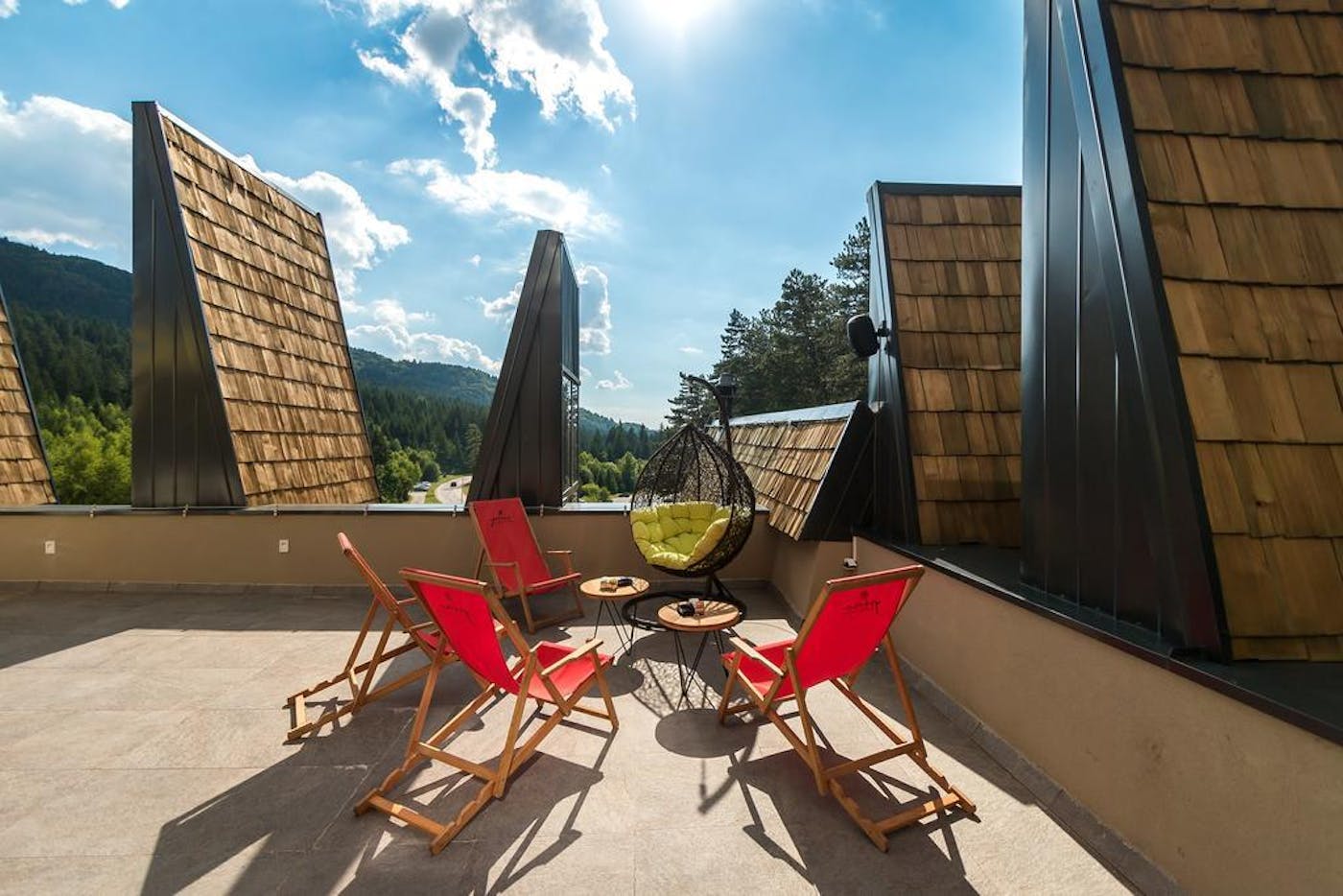 Doživite čaroliju Trebevića i opustite se u luksuzu Hotela Pino Nature 4* okruženi netaknutom prirodom i svježim planinskim zrakom!