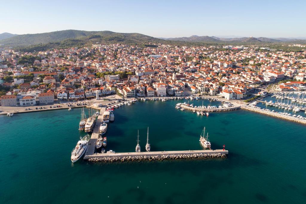 Uživajte u proljetnom odmoru iz snova u Vodicama – mir, more i vrhunska usluga uz bogatu ponudu sadržaja za nezaboravne porodične trenutke u SeeSea Hotelu 4*!