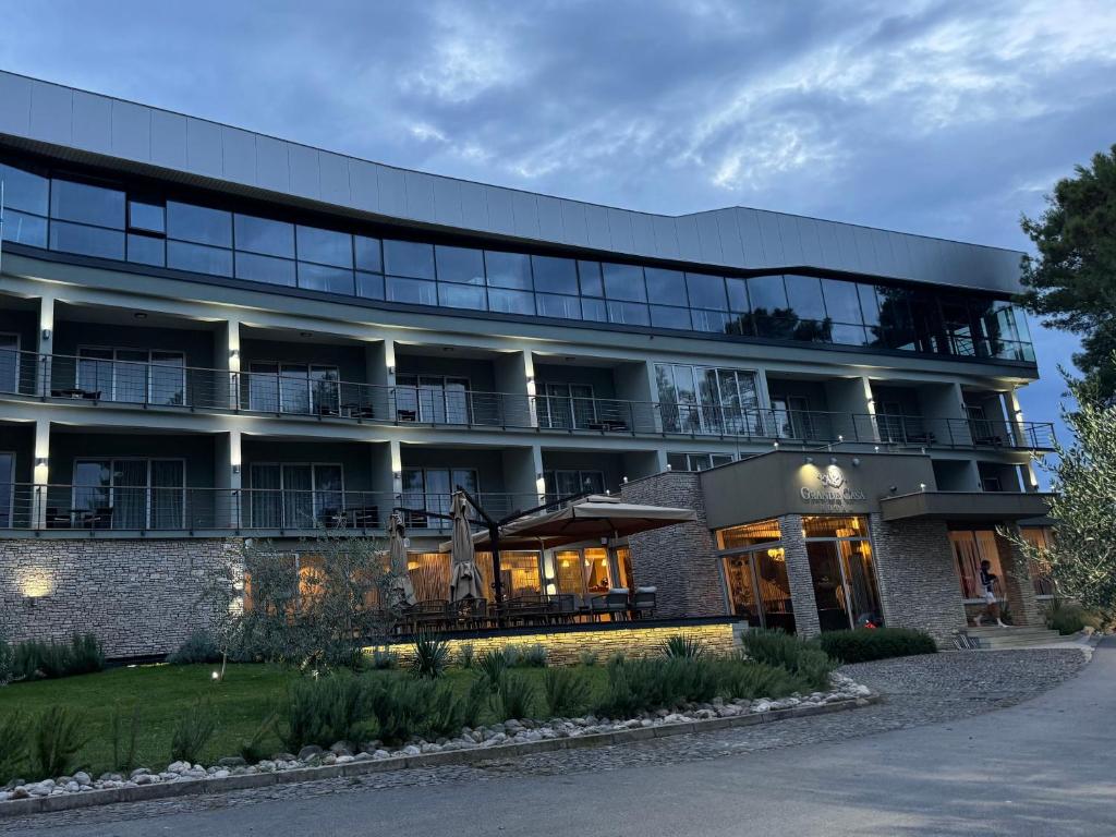 Hotel Grande Casa 4* u Međugorju nudi elegantan odmor uz vrhunsku uslugu, toplu atmosferu, profinjen stil i potpunu udobnost!