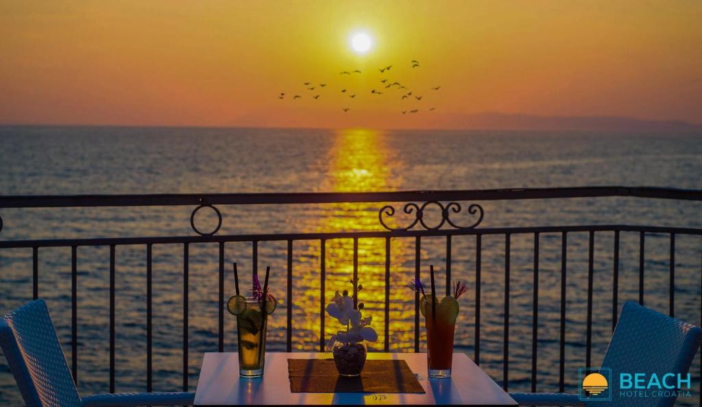 Vaš savršeni bijeg uz more počinje u Beach Hotelu Croatia 3* – uživajte u udobnosti, miru i ljepotama Drašnica na Jadranskoj obali!