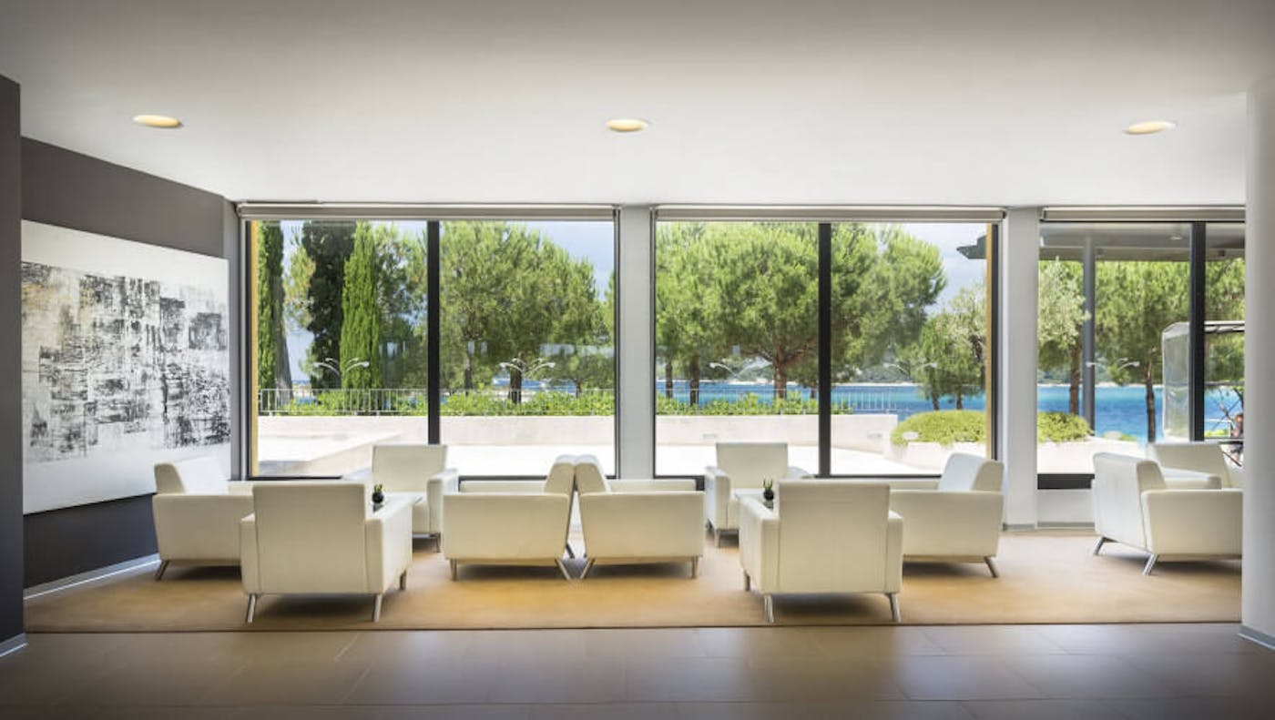 Island Hotel Istra 4* –  Vaša oaza mira i opuštanja na otoku nadomak Rovinja, okružena očaravajuće plavim morem i netaknutom prirodom!