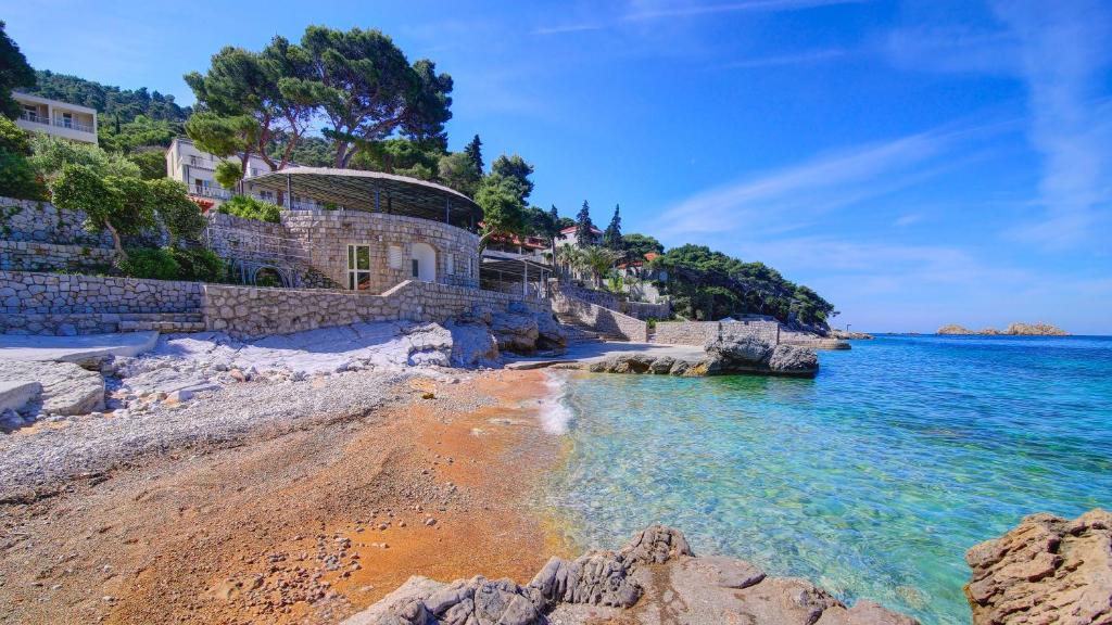 Hotel Splendid 3*, Dubrovnik | Tiha mediteranska oaza mira na samoj obali kristalno čistog mora, s pogledom na nezaboravne zalaske sunca!