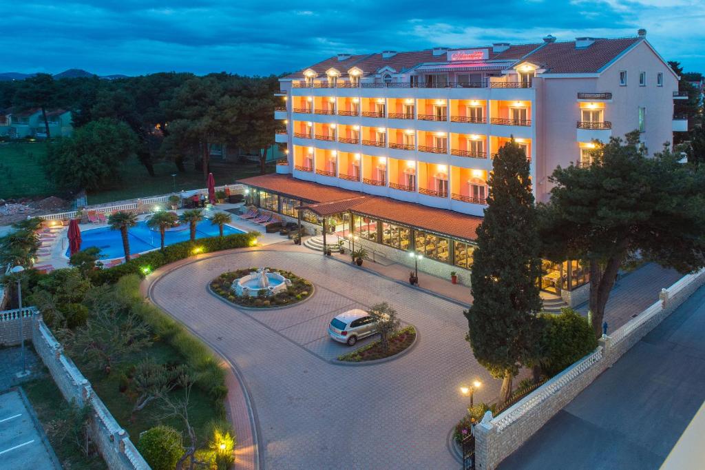 Hotel Miramare 4*, Vodice I Otkrijte mjesto gdje svaki dodir vjetra i miris mora stvaraju nezaboravne uspomene!