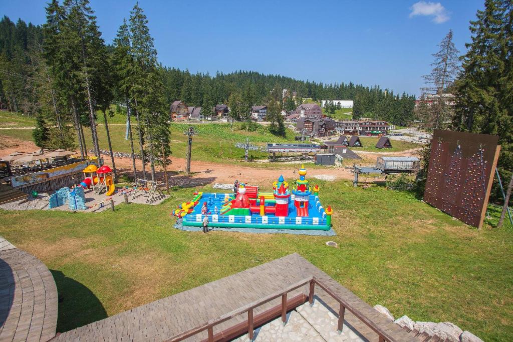 Hotel Termag 4*, Jahorina – osjetite harmoniju prirode i luksuza u srcu planinskog okruženja uz vrhunski komfor i nezaboravno iskustvo odmora!