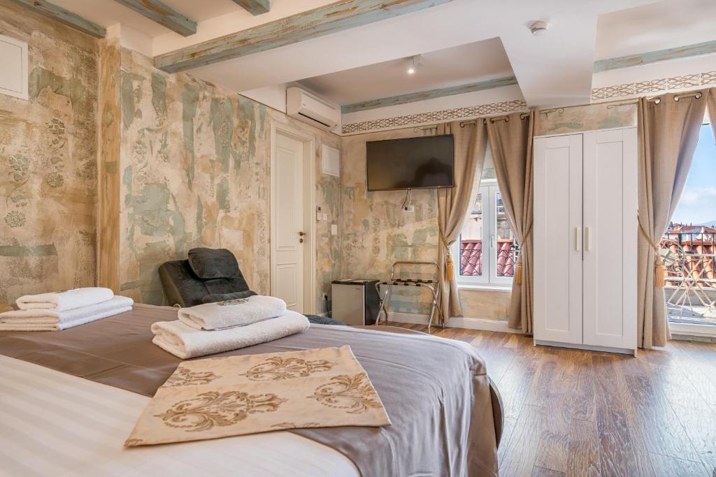 Doživite čaroliju Splita kroz spoj bogate historije i modernog luksuza u srcu stare jezgre – Hotel Plaza Marchi Old Town 4*!