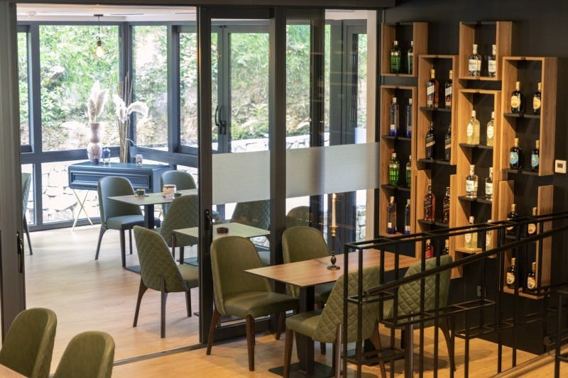 Prepustite se vrhunskom odmoru u srcu Kreševa i uživajte u savršenom spoju modernih sadržaja, udobnosti i tradicionalne atmosfere Hotela Adriale 4*!