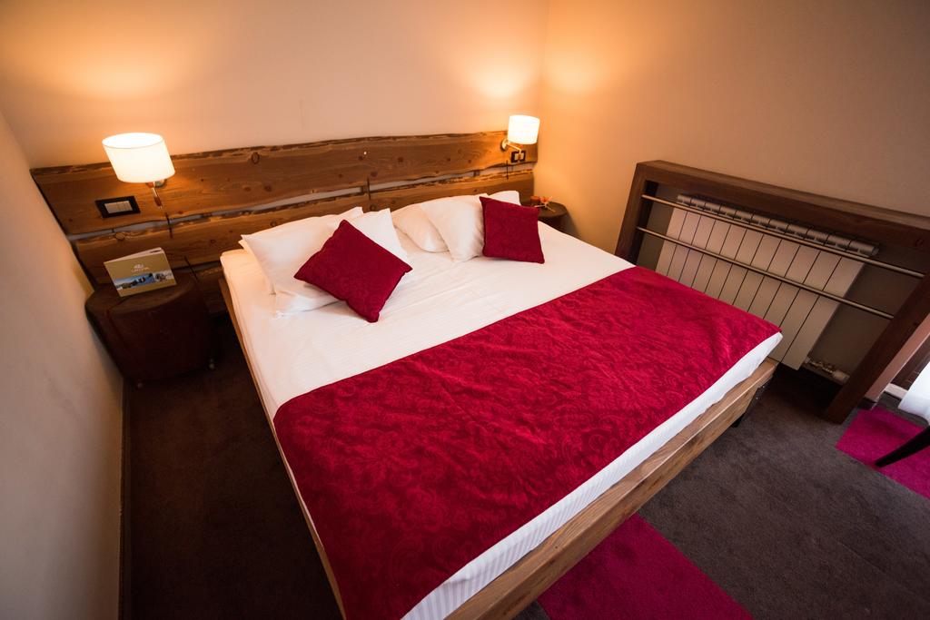 Hotel Lavina 4*, Jahorina |  Prepustite se potpunom opuštanju uz luksuzni Wellness & Spa doživljaj za dvoje s pogledom na veličanstvene planine!