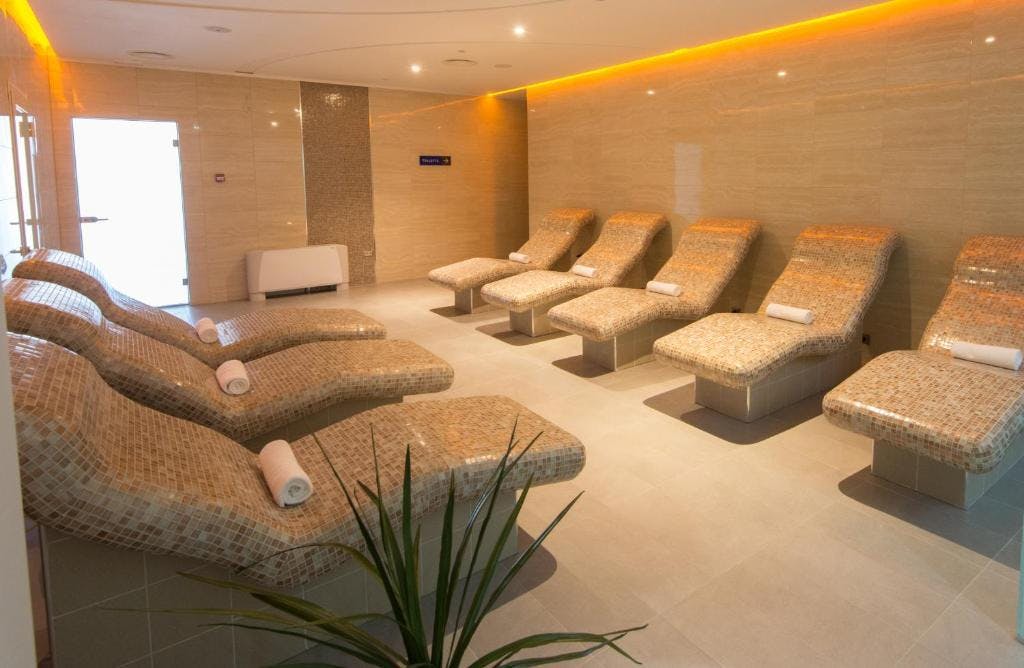 Pronađite svoj kutak raja u Neumu uz vrhunsku udobnost i očaravajući pogled na more u Grand Hotelu Neum 4*!