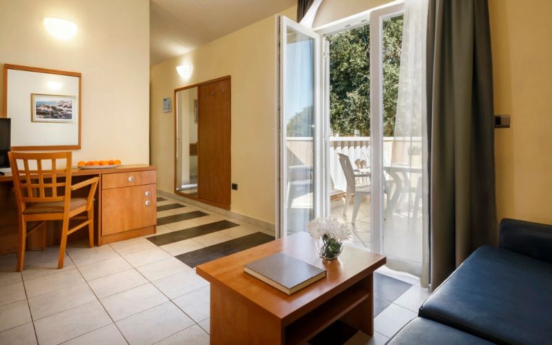Turističko naselje Amarin 4* I Prepustite se miru i luksuzu odmora uz bazen s panoramskim pogledom na prelijepi Rovinj!
