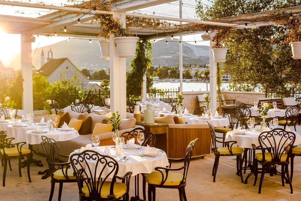 Luksuzni bijeg u čarobni Trogir - prepustite se vrhunskom Wellness & Spa odmoru, mediteranskom ugođaju i potpunom opuštanju u Brown Beach House Hotel & Spa 4*!