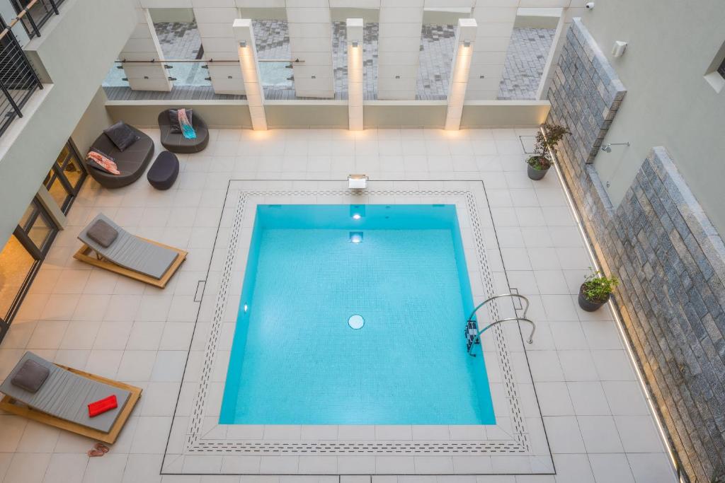 Otkrijte čari Omiša uz boravak u Hotelu Nestos 4*, uživajte u toplom dalmatinskom suncu, moru, udobnom smještaju i nezaboravnim trenucima potpunog odmora!