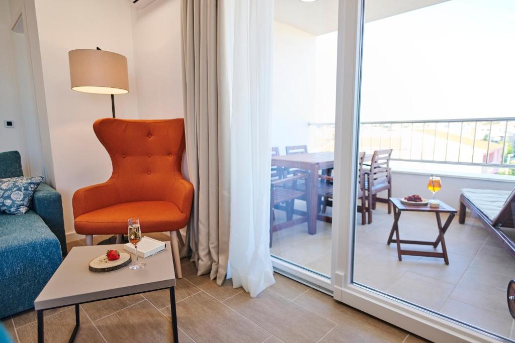 Otkrijte čaroliju Jadrana u Vodicama – prepustite se luksuzu, eleganciji, vrhunskom komforu i istinskom uživanju u Arancini Residence!