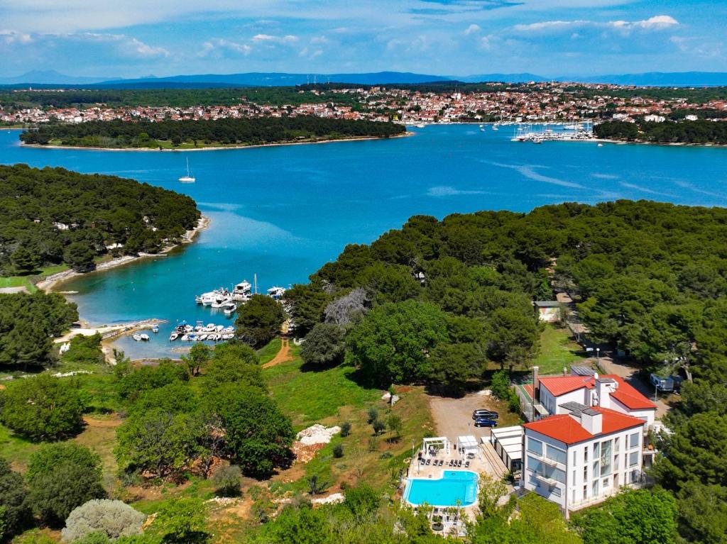 Uživajte u Medulinu – Premantura Resort 4* uz kvalitetnu hranu, lijep ambijent i čarobne staze Rta Kamenjak!