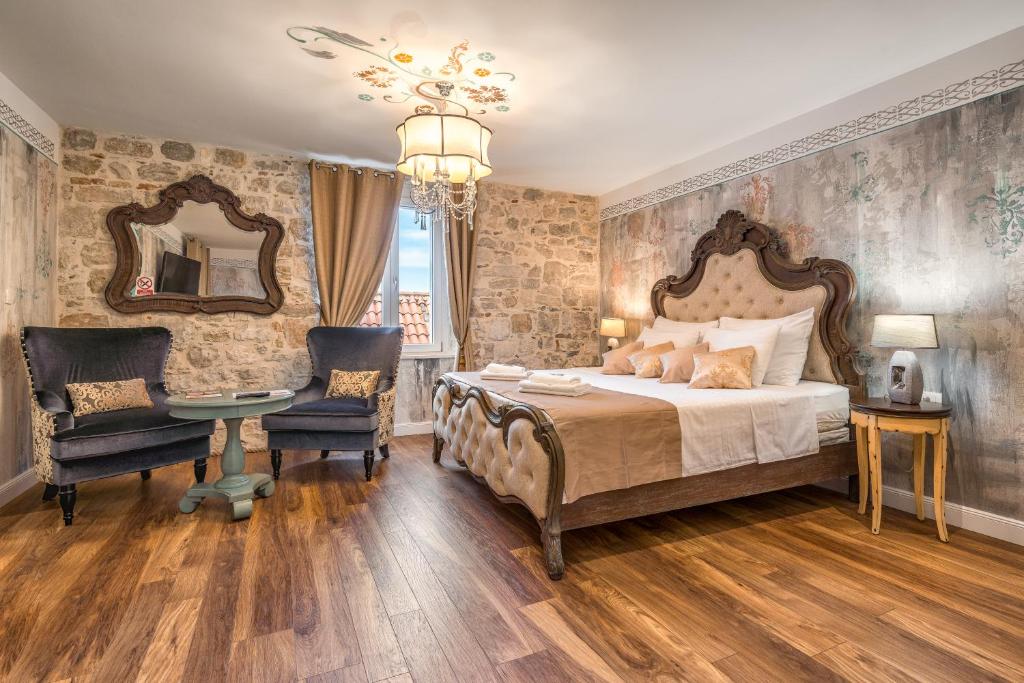 Hotel Plaza Marchi Old Town 4* | Otkrijte skrivene čari Splita i prepustite se jedinstvenom spoju historije i luksuza u srcu stare jezgre!