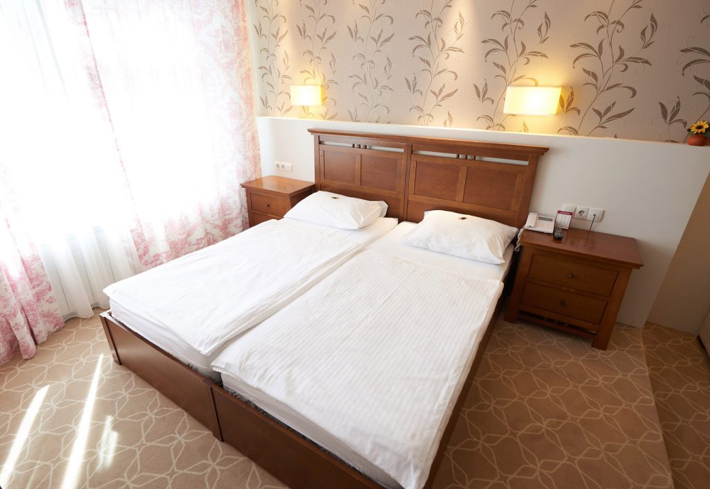 Prepustite se luksuznom Wellness & Spa odmoru na veličanstvenom Vlašiću, uz udobnost i mir Hotela Pahuljica 4!