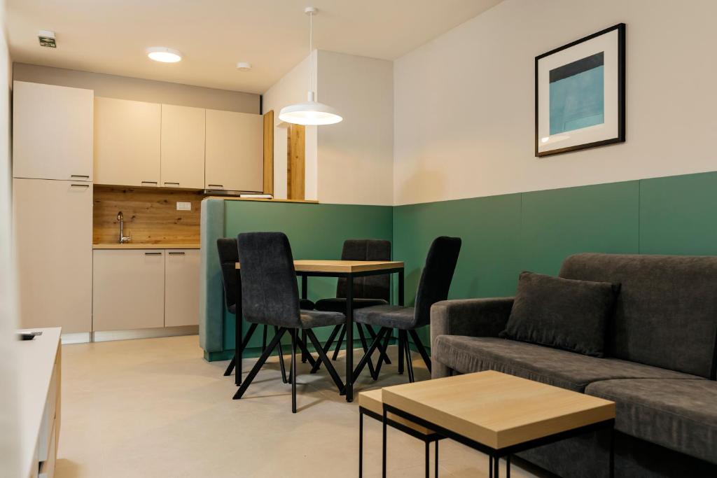 Holiday Village Sagitta 3* – Prvomajski porodični odmor uz All Inclusive uslugu, kristalno čisto more, borovu šumu i nezaboravne trenutke opuštanja uz samu plažu!