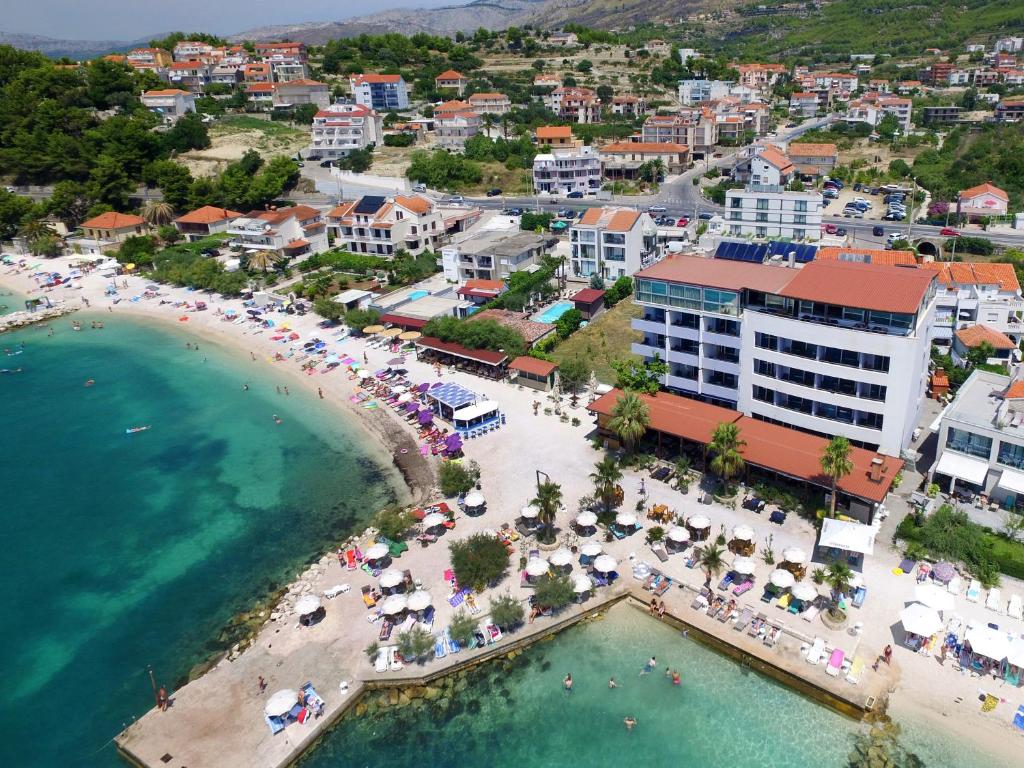 Hotel San Antonio 4*, Podstrana – doživite savršen spoj dalmatinskog šarma, blizine mora i vrhunske udobnosti za nezaboravan odmor!