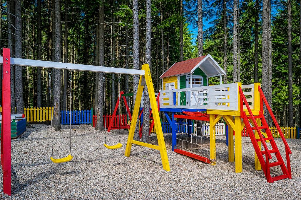 Vila Andrea I Tišina planinskih pejzaža i snaga prirode nude odmor koji vraća životnu energiju okruženi zelenilom Trebevićke šume!