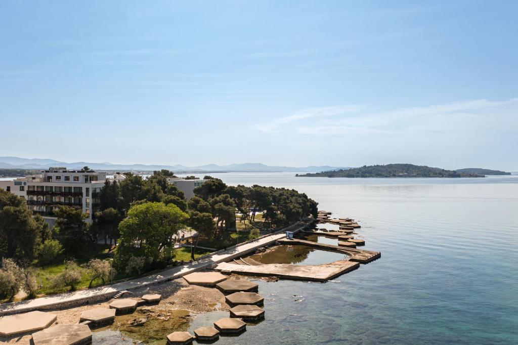 Provedite nezaboravan april u Vodicama – mirna lokacija uz more, vrhunska usluga i bogati sadržaji za cijelu porodicu u SeeSea Hotelu 4*!