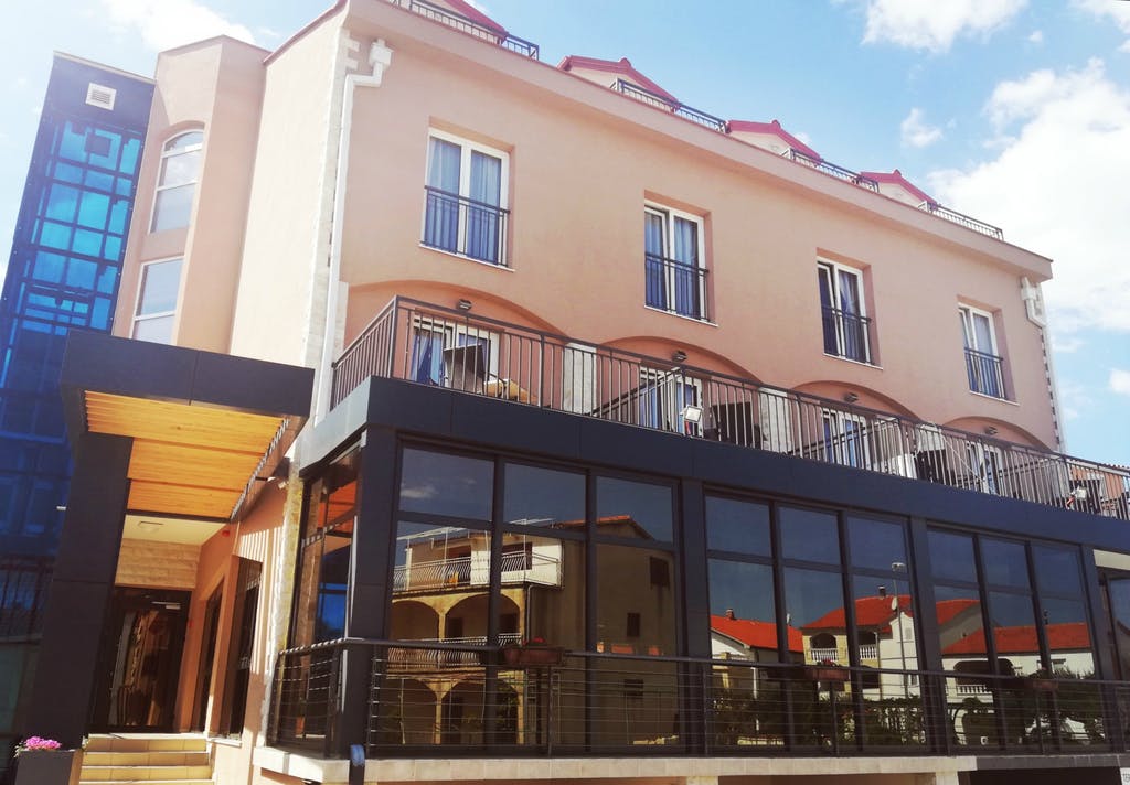 Hotel Stella Maris 3*, Vodice | Provedite nezaboravan trodnevni odmor sa Vama dragom osobom opuštajući se uz prirodne ljepote mediterana i nezaboravan miris mora!