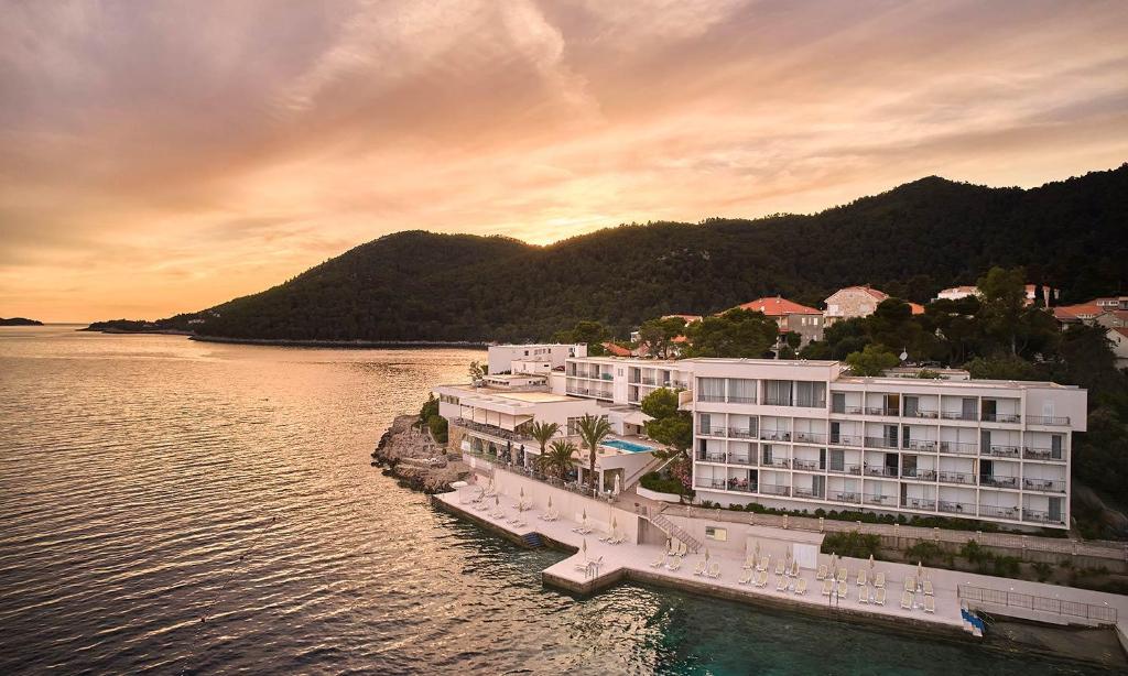 Aminess Lume Hotel 4* – elegantna oaza uz more gdje se spajaju vrhunska udobnost, očaravajući pogledi, čarolija Korčule i nezaboravni trenuci odmora!