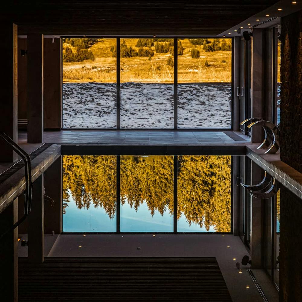 Otkrijte zimsku čaroliju netaknute prirode i mir planinskih vrhova uz Wellness & Spa opuštanje u Hotelu Monti Spa & Wellness 4* na magičnom Igmanu!