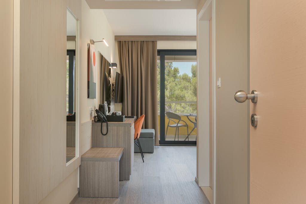 Uživajte u savršenom odmoru uz eleganciju, udobnost i vrhunsku uslugu u Hotelu Antonio 4* u predivnoj Makarskoj – stvoreno za potpuno uživanje!