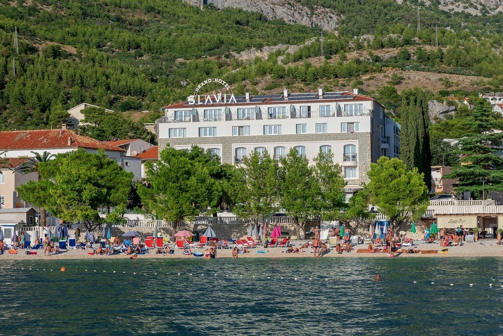 Otkrijte savršeno mjesto za bijeg od svakodnevice uz vrhunski luksuz i mir koji nudi Grand Hotel Slavia 4* u prelijepoj Baškoj Vodi!