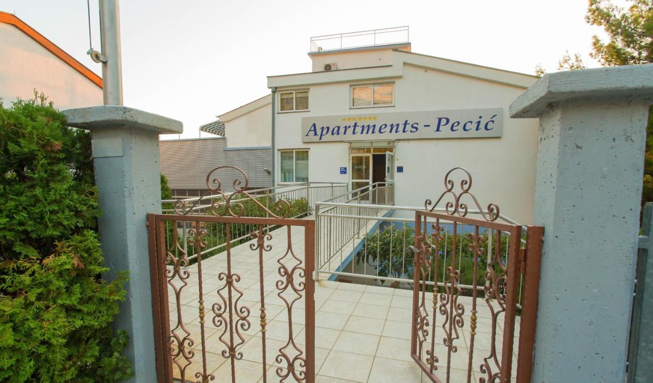 Gradac I Provedite nezaboravne trenutke odmora u romantičnim apartmanima Aparthotela Pecić na obali Jadrana!