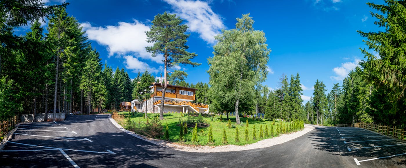 Vila Andrea I Tišina planinskih pejzaža i snaga prirode nude odmor koji vraća životnu energiju okruženi zelenilom Trebevićke šume!