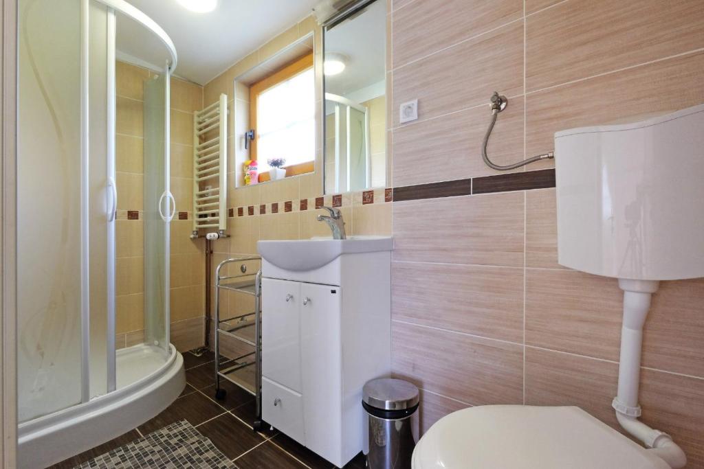 Otkrijte savršeno mjesto za odmor u Apartmanima Bohemia na Zlatiboru, uz mirnu atmosferu, svjež zrak i brojne mogućnosti za uživanje u prirodi!