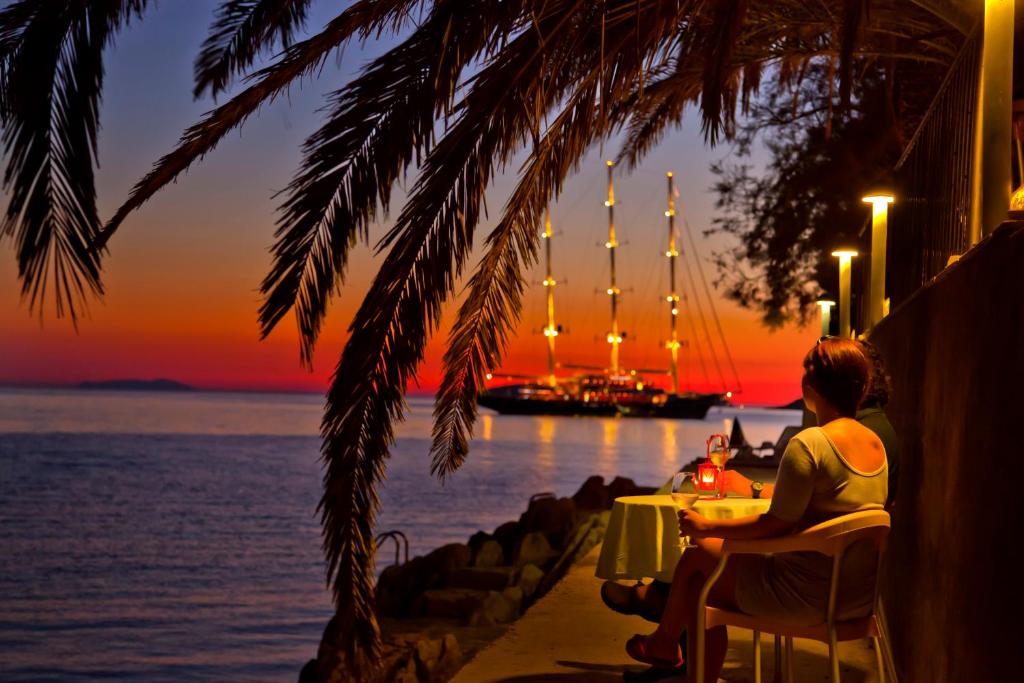 Aminess Lume Hotel 4* – elegantna oaza uz more gdje se spajaju vrhunska udobnost, očaravajući pogledi, čarolija Korčule i nezaboravni trenuci odmora!