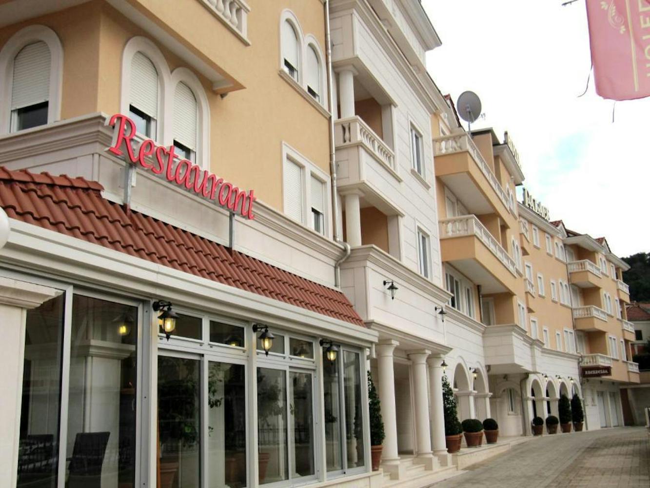 Doživite čarobno ljeto u Trogiru – prepustite se vrhunskom odmoru, luksuzu i opuštajućoj atmosferi elegantnog Hotela Trogir Palace 4*!