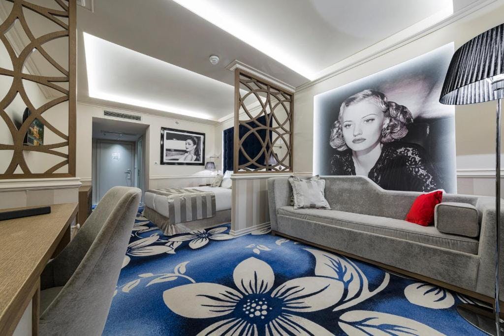 Doživite savršen bijeg od svakodnevice uz vrhunski luksuz, mir i nezaboravne trenutke u Grand Hotelu Slavia 4* smještenom u prelijepoj Baškoj Vodi!