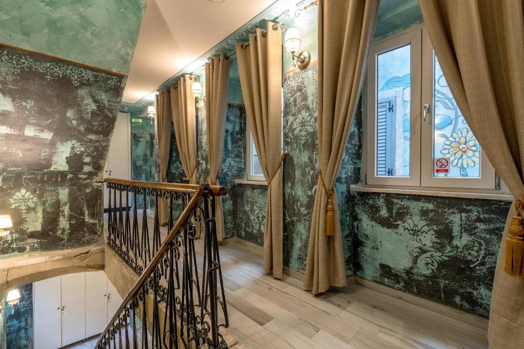 Doživite čaroliju Splita kroz spoj bogate historije i modernog luksuza u srcu stare jezgre – Hotel Plaza Marchi Old Town 4*!