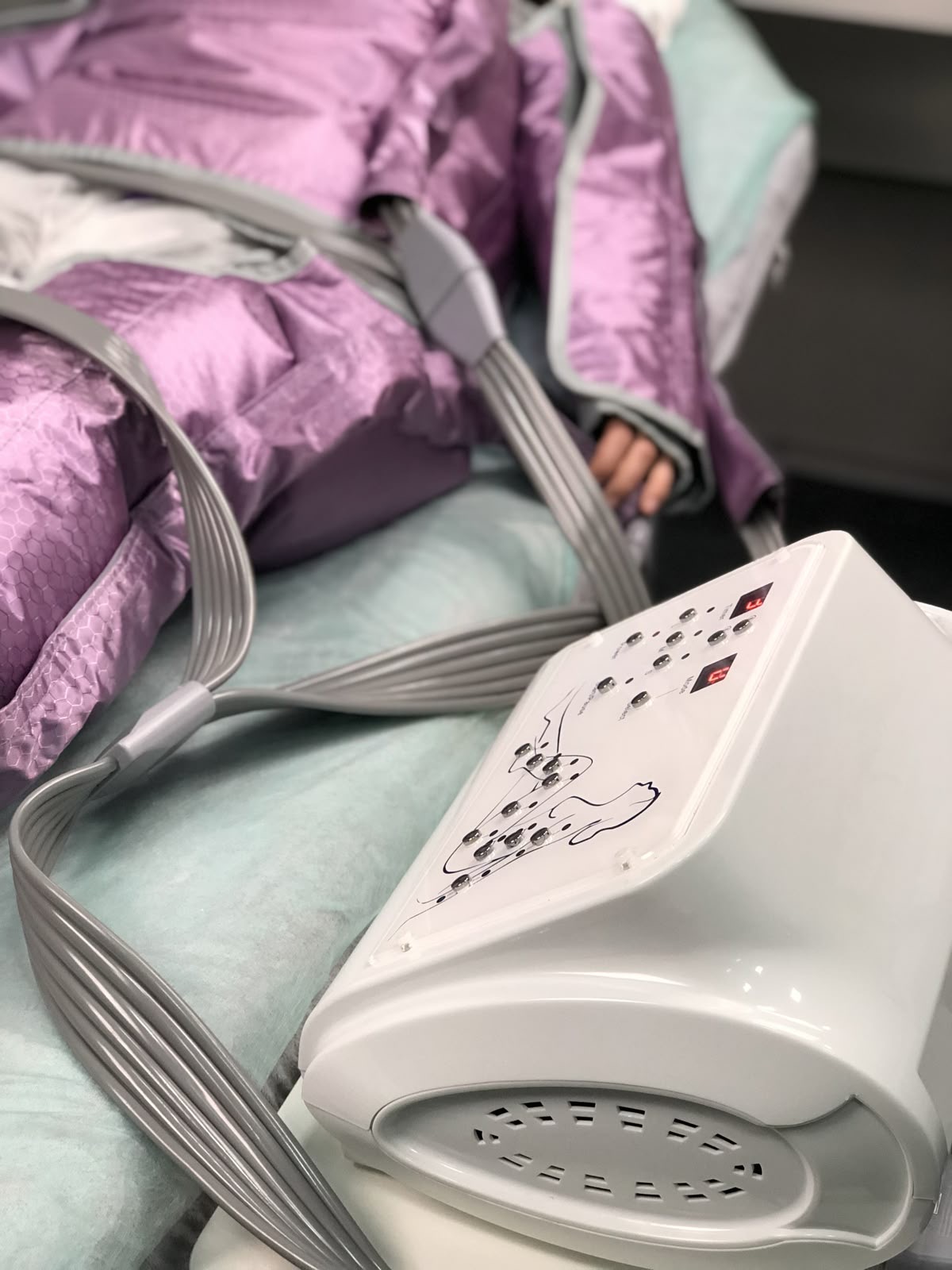 Doživite savršen tretman tijela u Beauty Studiju Neaa – anticelulitna masaža, limfna drenaža, termo deka i osvježavajući detoks čaj!